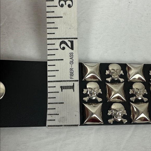 Hot Topic Skulls & Crossbones Three Row Pyramid Stud Belt Sz S - Picture 10 of 11